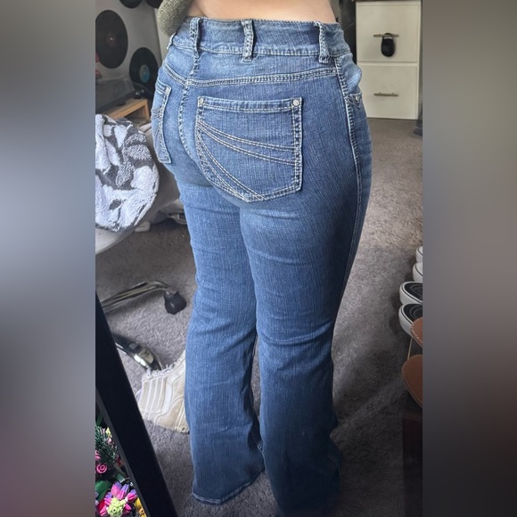 SHYANNE Medium Wash Mid-rise Bootcut Jeans | Women’s size 31x30 - Picture 9 of 9